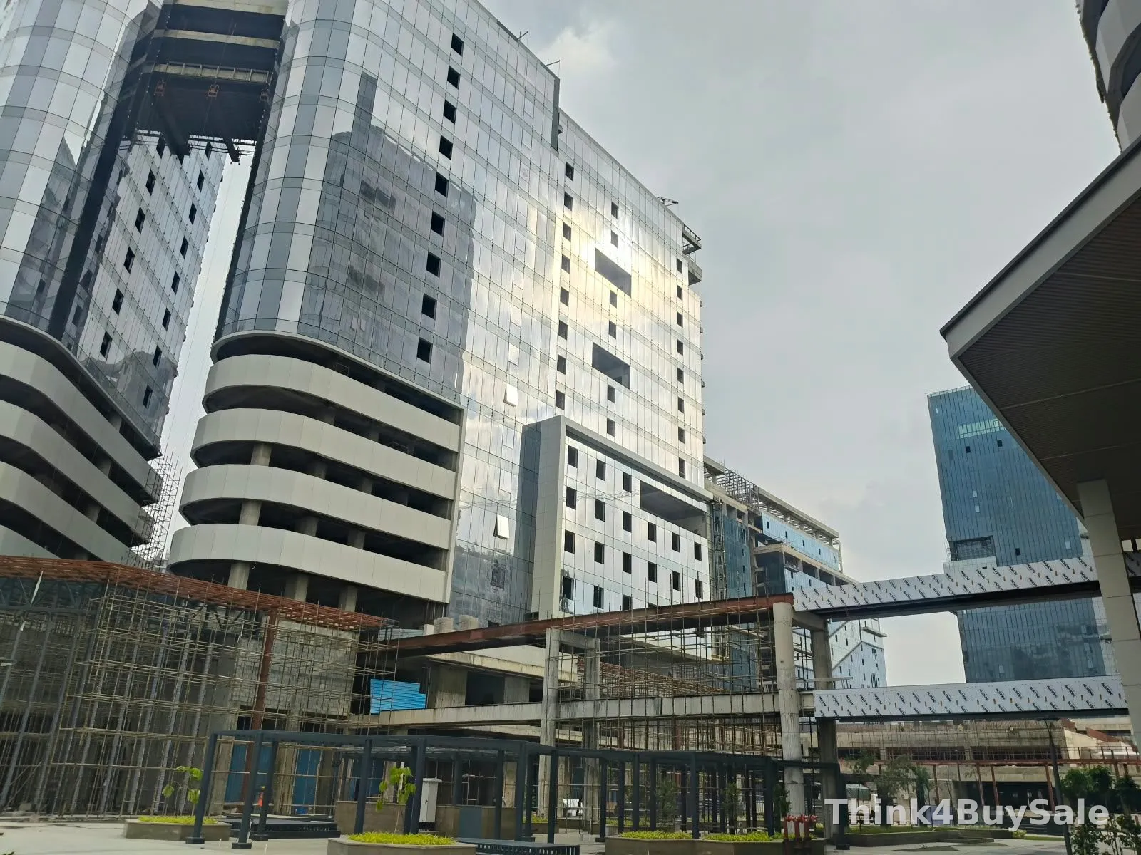 1,100 sq.ft Office Space for Sale in Noida Expressway, Noida